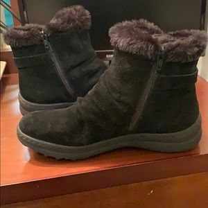 Black bear traps boots